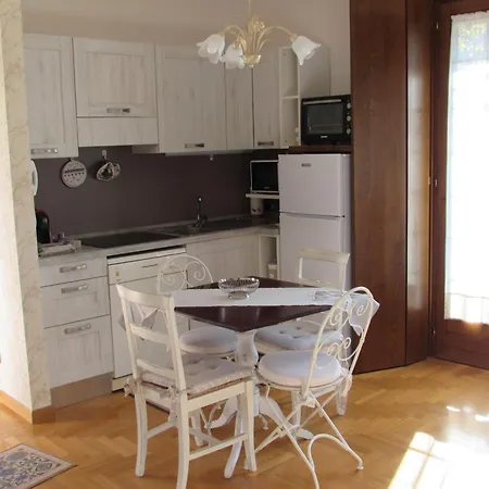 Casa Angolo Delle Rose 2 Hébergement de vacances *